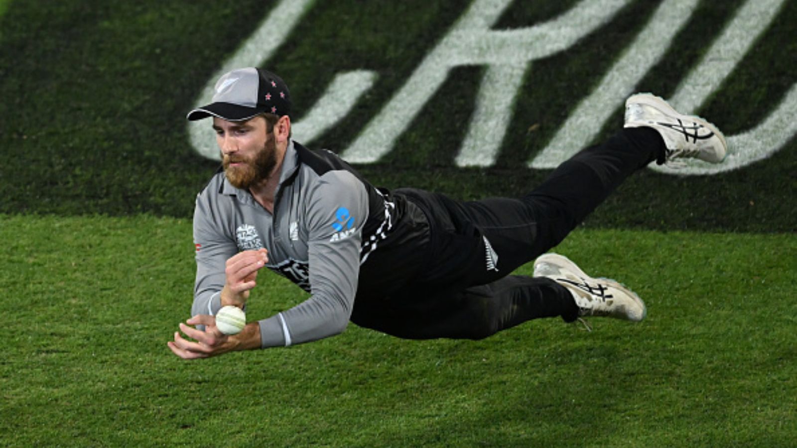 WATCH: Here's why Williamson apologised to England skipper Jos Buttler during ENG vs NZ T20 World Cup clash WATCH: Here's why Williamson apologised to England skipper Jos Buttler during ENG vs NZ T20 World Cup clash