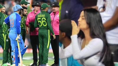 Beautiful fan from Pakistan-New Zealand semifinal match that got hearts racing makes T20 World Cup final prediction SportsTak