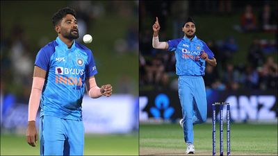 IND vs NZ 3rd T20I: Mohammed Siraj, Arshdeep Singh combine to create history for India in T20I cricket SportsTak
