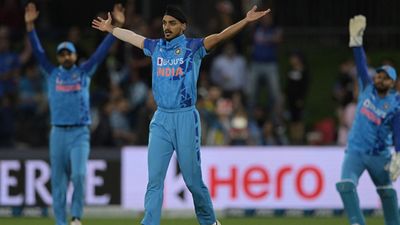Watch: Arshdeep Singh unleashes bhangra steps as Team India reaches Hamilton for 2nd ODI vs New Zealand SportsTak