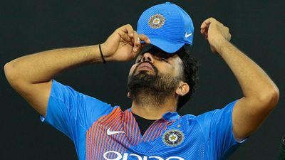 'Why did he not come in to bat..': Gavaskar critical about wounded Rohit's late onslaught in India's 2nd ODI defeat SportsTak