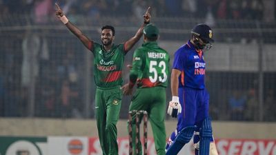 'Cryptos se bhi tez gir rahi hai apni performance..': Sehwag, Prasad tear into India's outdated approach following series defeat against Bangladesh SportsTak