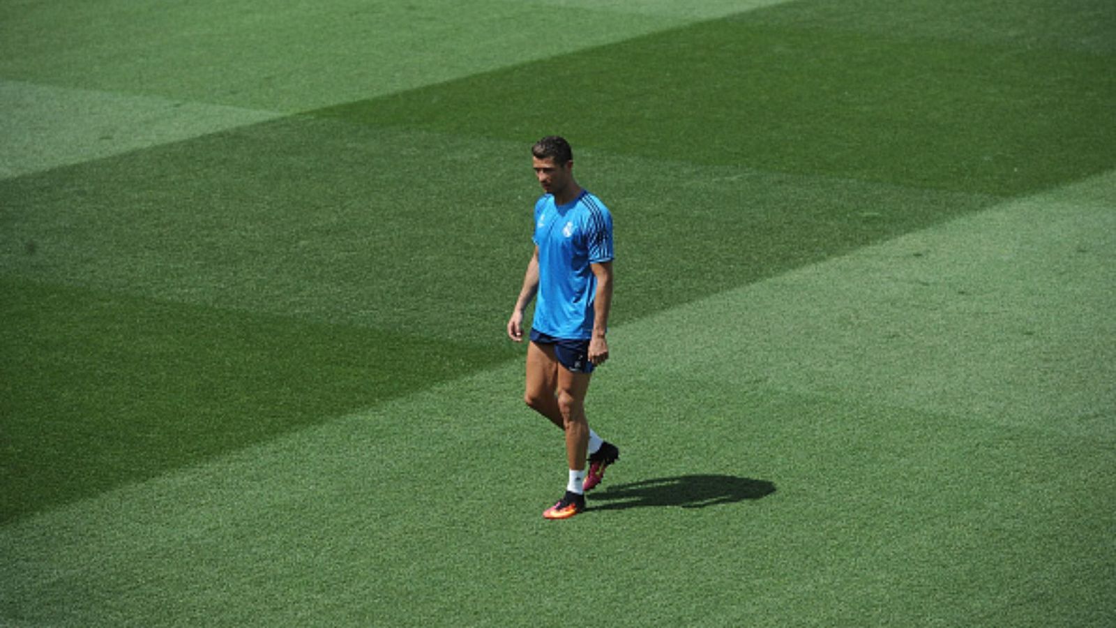 Cristiano Ronaldo spotted in former club's training ground after FIFA World Cup elimination with Portugal Cristiano Ronaldo spotted in former club's training ground after FIFA World Cup elimination with Portugal