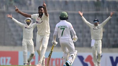 Bangladesh suffer yet another collapse as they post 227 despite Mominul Haque's fighting 84 SportsTak