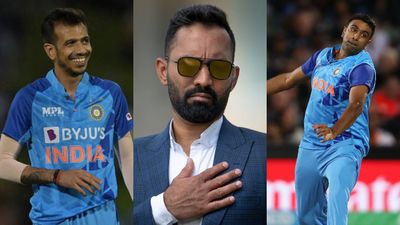 'Chahal would’ve done more damage...Ashwin didn't...': Dinesh Karthik settles Chahal vs Ashwin debate pertaining to 2022 T20 WC SportsTak