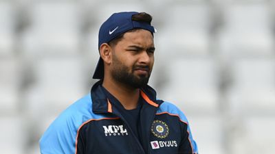 WATCH: Rishabh Pant shifted to Jolly Grand Hospital before being airlifted to Mumbai SportsTak