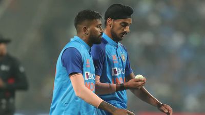 ‘Hardik disrespected the game..': Pandya faces cricket fans' fury after weird gesture during 2nd T20I against Sri Lanka SportsTak