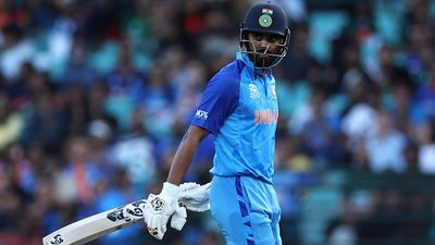 Ex-India skipper tears into KL Rahul's flawed batting, says ‘..he has found ways to get out’ SportsTak