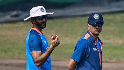 India vs Sri Lanka: Batting coach Vikram Rathour provides latest health update on Rahul Dravid SportsTak