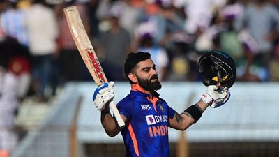 IND vs SL, 3rd ODI: Three tons in four games for Kohli as he lights up Trivandrum with shots reminiscent of vintage self SportsTak