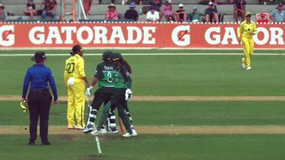 Watch: Pakistan women cricketers involved in funny run out against Australia, run towards same end SportsTak