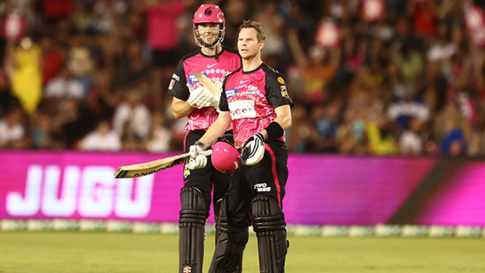 Steve Smith smashes maiden BBL ton, becomes first batter to achieve this feat for Sydney Sixers Steve Smith smashes maiden BBL ton, becomes first batter to achieve this feat for Sydney Sixers