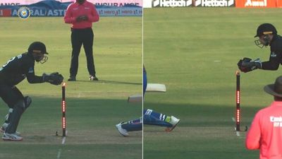 Not bowled or caught behind, Hardik Pandya given out under mysterious circumstances by third umpire SportsTak