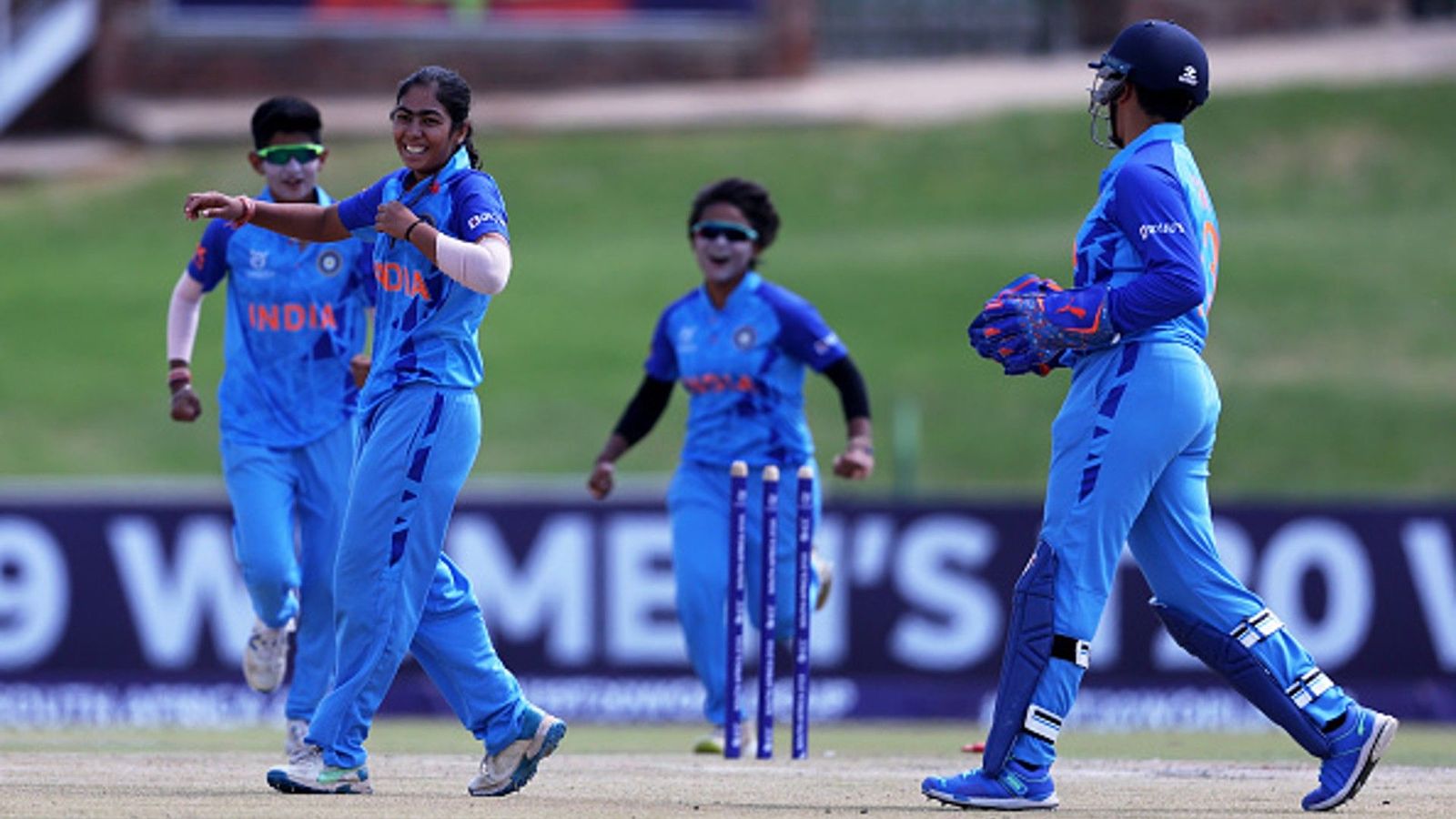 U-19 T20 WC: Parshavi's heroics help India women bulldoze Sri Lanka to stay afloat in semifinal race U-19 T20 WC: Parshavi's heroics help India women bulldoze Sri Lanka to stay afloat in semifinal race