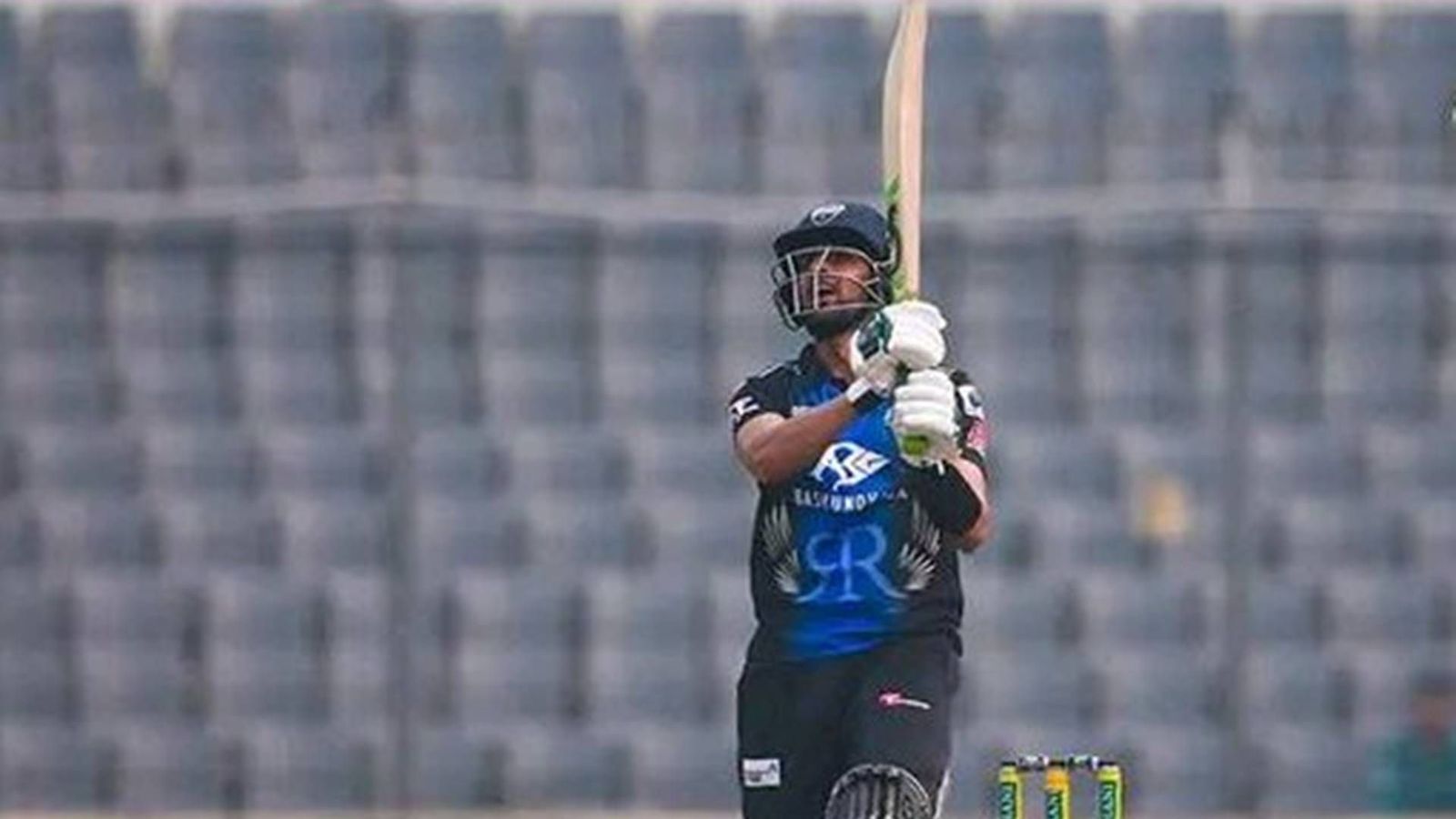 40-year-old Pakistan batter wreaks havoc in BPL, smashes unbeaten 45-ball 75 40-year-old Pakistan batter wreaks havoc in BPL, smashes unbeaten 45-ball 75