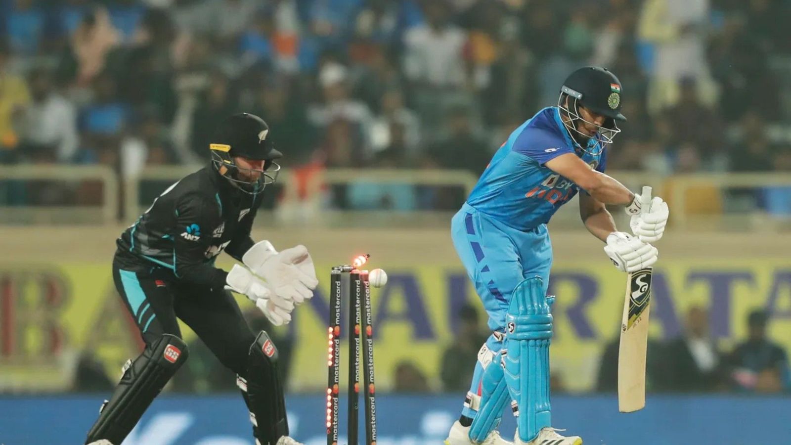 IND vs NZ: Santner-Daryl's duo pegs back India in Ranchi as New Zealand clinch T20I opener despite Washington's heroics IND vs NZ: Santner-Daryl's duo pegs back India in Ranchi as New Zealand clinch T20I opener despite Washington's heroics