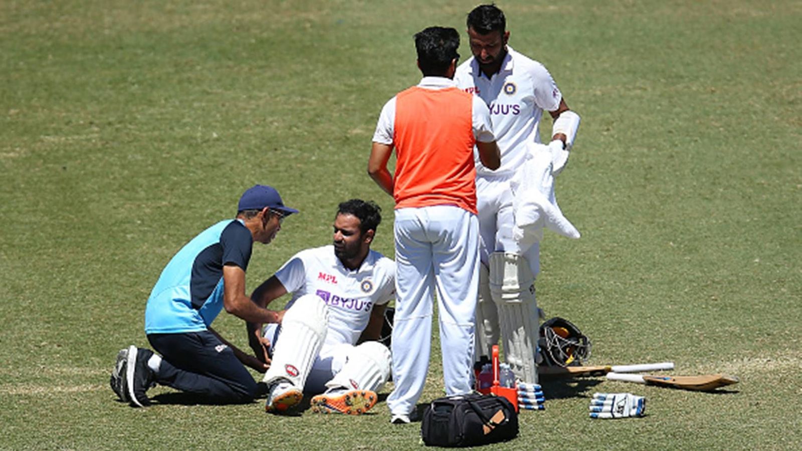 India Test batter hit by Avesh Khan’s menacing bouncer, gets retired hurt in Ranji Trophy quarterfinal India Test batter hit by Avesh Khan’s menacing bouncer, gets retired hurt in Ranji Trophy quarterfinal