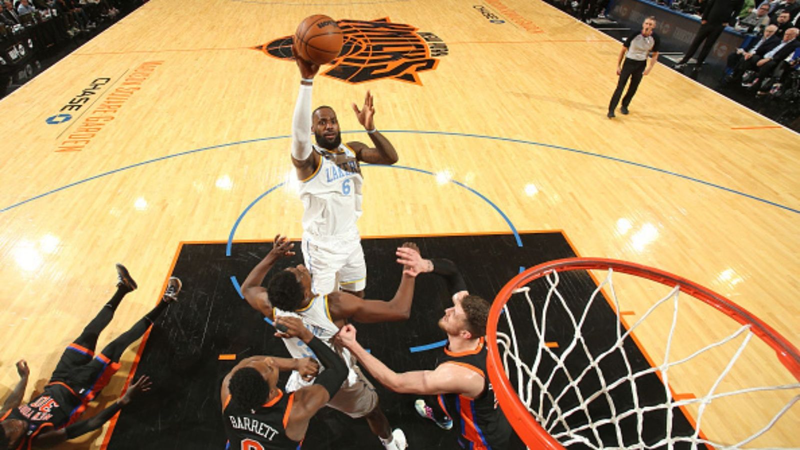 NBA: LeBron James' record-breaking outing at Madison Square Garden powers Los Angeles Lakers to win over New York Knicks NBA: LeBron James' record-breaking outing at Madison Square Garden powers Los Angeles Lakers to win over New York Knicks