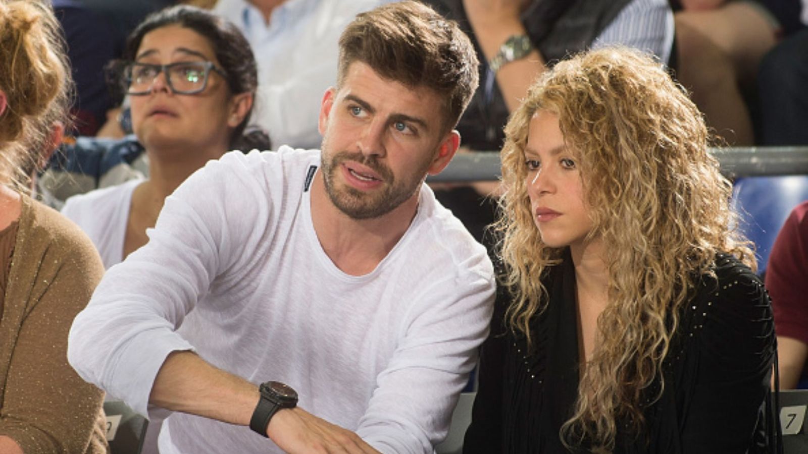Watch: Gerard Pique 'booed' by fans at awards ceremony after cheating on Latina superstar Shakira Watch: Gerard Pique 'booed' by fans at awards ceremony after cheating on Latina superstar Shakira
