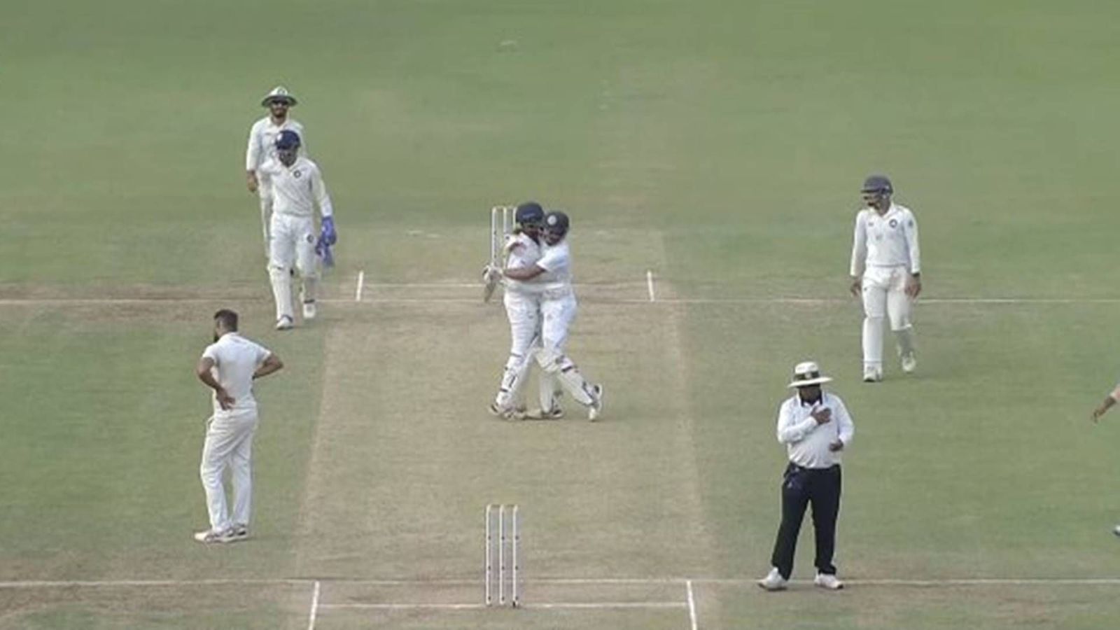 Former SRH leggie scores unbeaten 161 to help Karnataka post mammoth 606 vs Uttarakhand in Ranji Trophy quarterfinal Former SRH leggie scores unbeaten 161 to help Karnataka post mammoth 606 vs Uttarakhand in Ranji Trophy quarterfinal