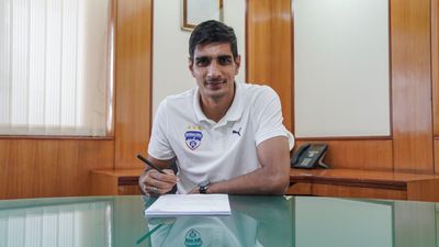 Hero ISL 2022-23: Boost for struggling Bengaluru FC as Gurpreet Singh Sandhu signs contract extension SportsTak
