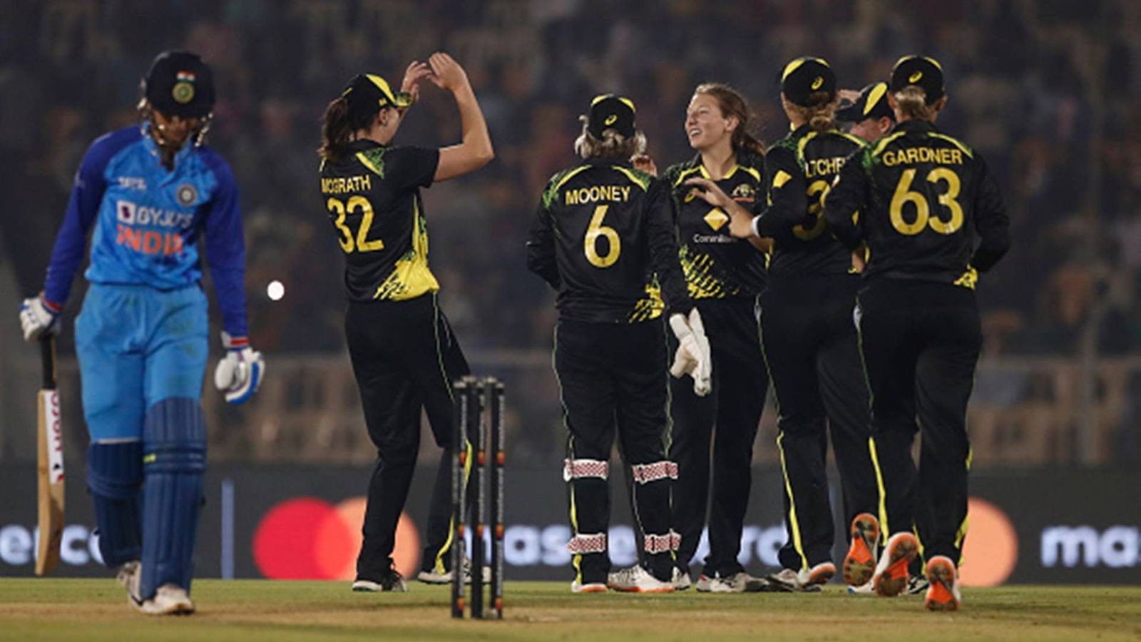 Women's T20 World Cup warm-up: Defending Champions Australia bundle out India for 85, beat them by 44 runs Women's T20 World Cup warm-up: Defending Champions Australia bundle out India for 85, beat them by 44 runs