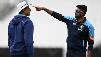 Ravi Shastri explains why he does not want R Ashwin to over-think, says 'his form might...' SportsTak