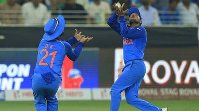 Dinesh Karthik drops Kuldeep Yadav from his predicted XI for Nagpur Test SportsTak