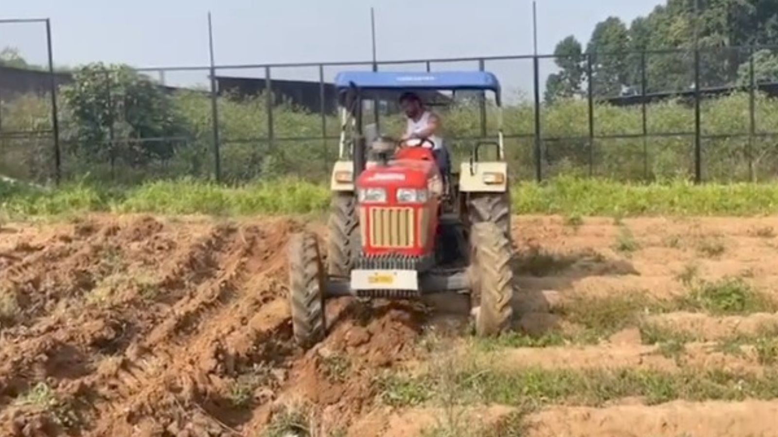 Watch: Legendary cricketer MS Dhoni turns farmer, posts video of him driving tractor in farmhouse Watch: Legendary cricketer MS Dhoni turns farmer, posts video of him driving tractor in farmhouse