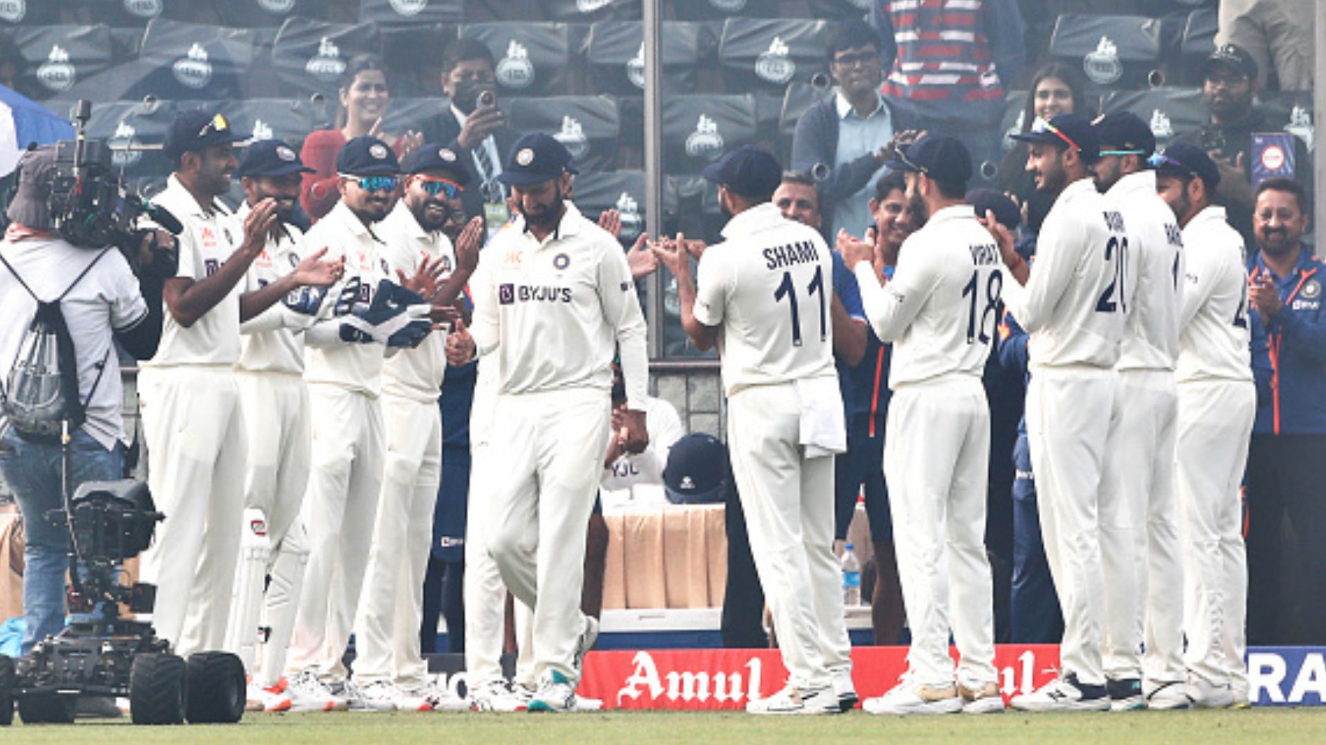 Watch: Pujara receives grand ‘Guard of honour’ by Indian and Australian players on landmark 100th Test in Delhi Watch: Pujara receives grand ‘Guard of honour’ by Indian and Australian players on landmark 100th Test in Delhi