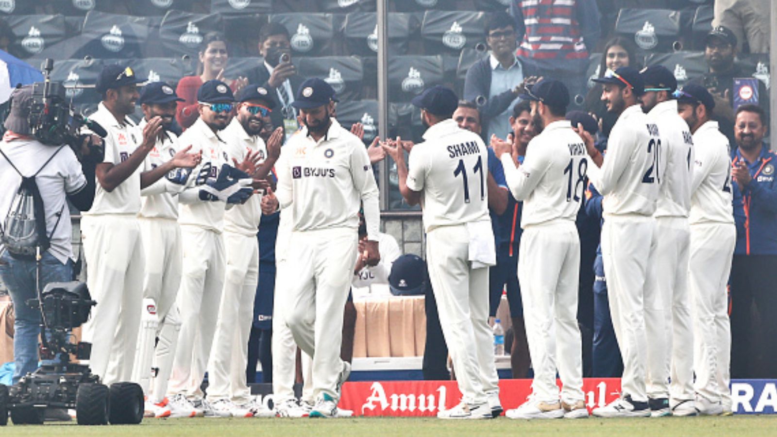 Watch: Pujara receives grand ‘Guard of honour’ by Indian and Australian players on landmark 100th Test in Delhi Watch: Pujara receives grand ‘Guard of honour’ by Indian and Australian players on landmark 100th Test in Delhi