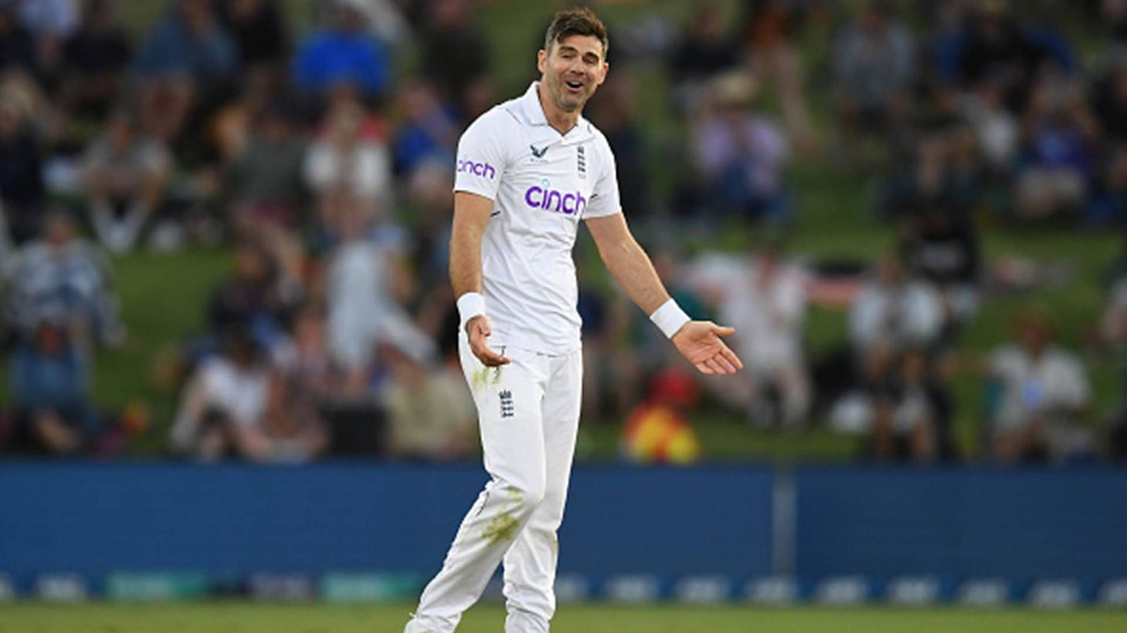 James Anderson dethrones Pat Cummins to become no.1 Test bowler, breaks 87-year-old rankings record James Anderson dethrones Pat Cummins to become no.1 Test bowler, breaks 87-year-old rankings record