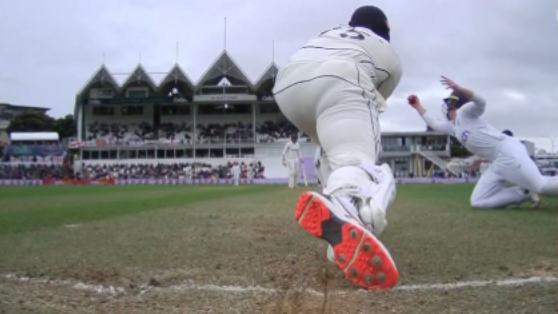 Watch: England's Ollie Pope pulls off one-handed stunner to give Daryl Mitchell marching orders during 2nd Test vs New Zealand SportsTak