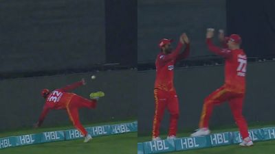 Watch: Hasan Ali, Rassie van der Dussen combine to pull off 'catch of the year' in PSL SportsTak