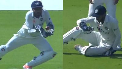 Watch: KS Bharat drops Travis Head's sitter catch off Umesh Yadav's bowling in Ahmedabad Test SportsTak