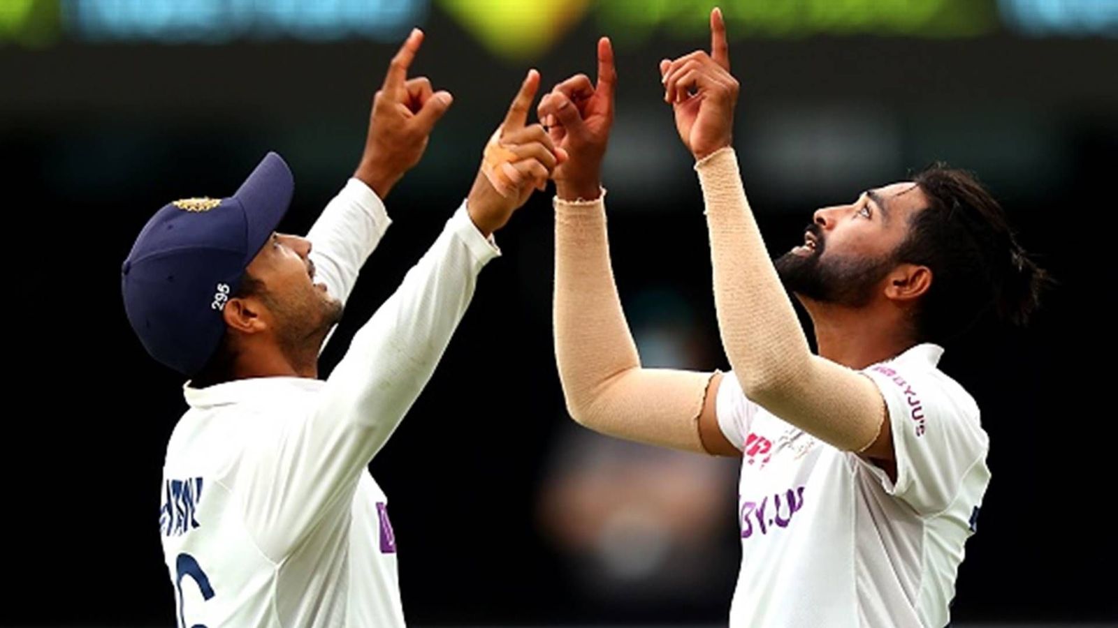 'I never cried on the phone but there were occasions when I would cry in the room': Mohammed Siraj recalls how Ravi Shastri motivated him after father's death 'I never cried on the phone but there were occasions when I would cry in the room': Mohammed Siraj recalls how Ravi Shastri motivated him after father's death