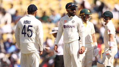 Watch | Virat Kohli acts as India's vice-captain on Day 5, helps Rohit, Axar devise strategy in Ahmedabad Test SportsTak