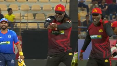 Watch: Suresh Raina breaks into laughter after ultimate entertainer Chris Gayle showcases his dance moves during live match SportsTak