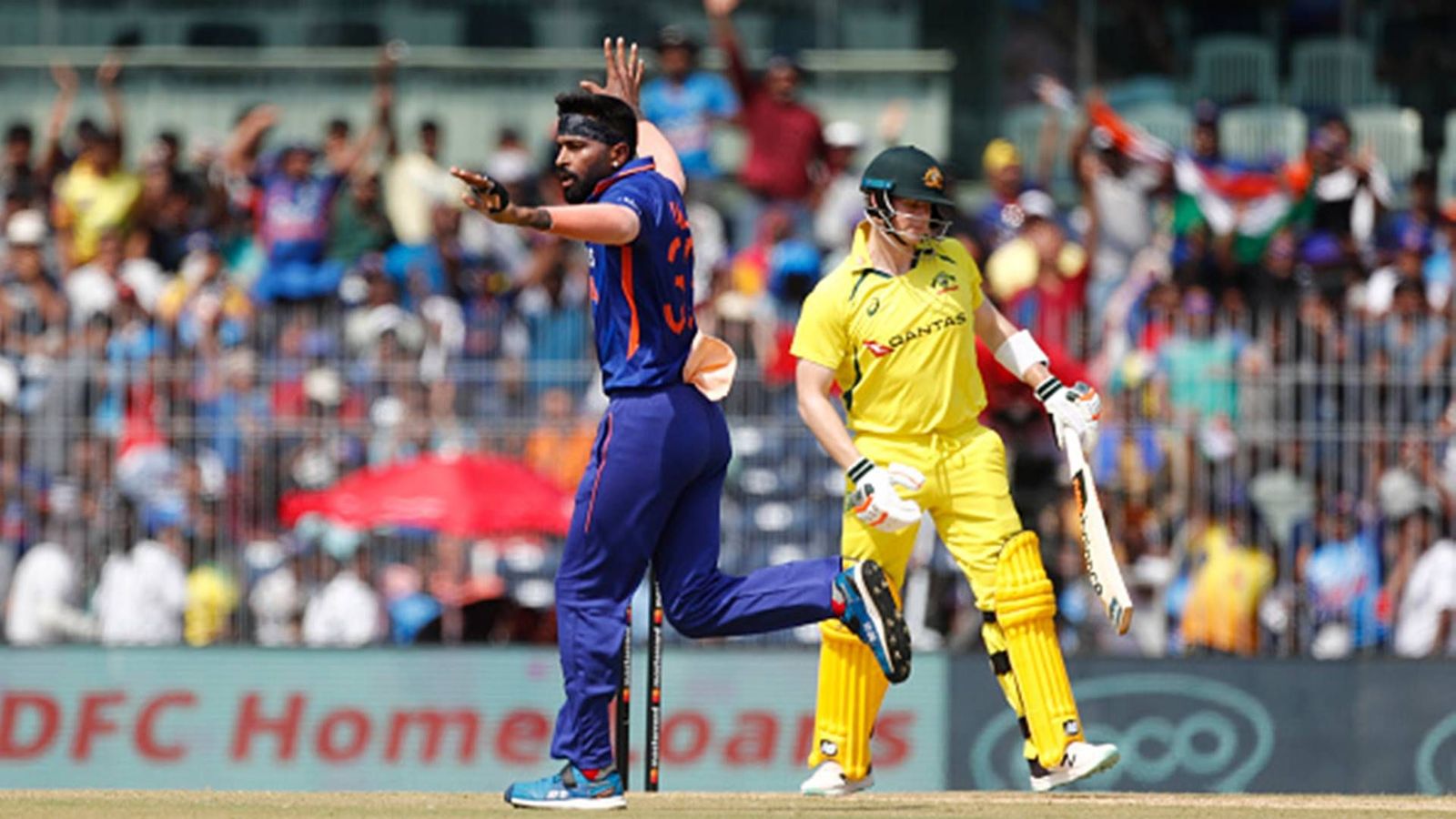Hardik Pandya manages to pull off what no bowler has managed in ODIs since 2017 against Steve Smith Hardik Pandya manages to pull off what no bowler has managed in ODIs since 2017 against Steve Smith
