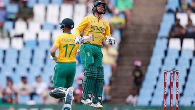 Quinton de Kock, Reeza Hendricks combine to break T20I world record with absolute carnage vs West Indies SportsTak