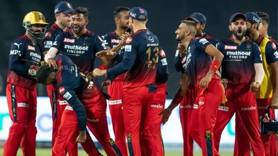'It's like only when Kohli and Faf play well they will win': Sehwag lambasts star batting duo for RCB's drubbing against KKR SportsTak