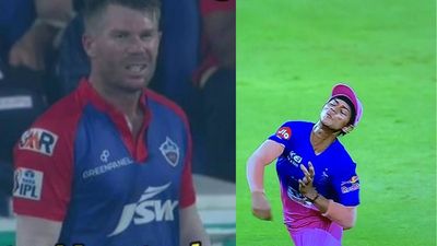 Here's why David Warner was given not out by umpire despite Yashasvi Jaiswal's catch off legitimate delivery SportsTak