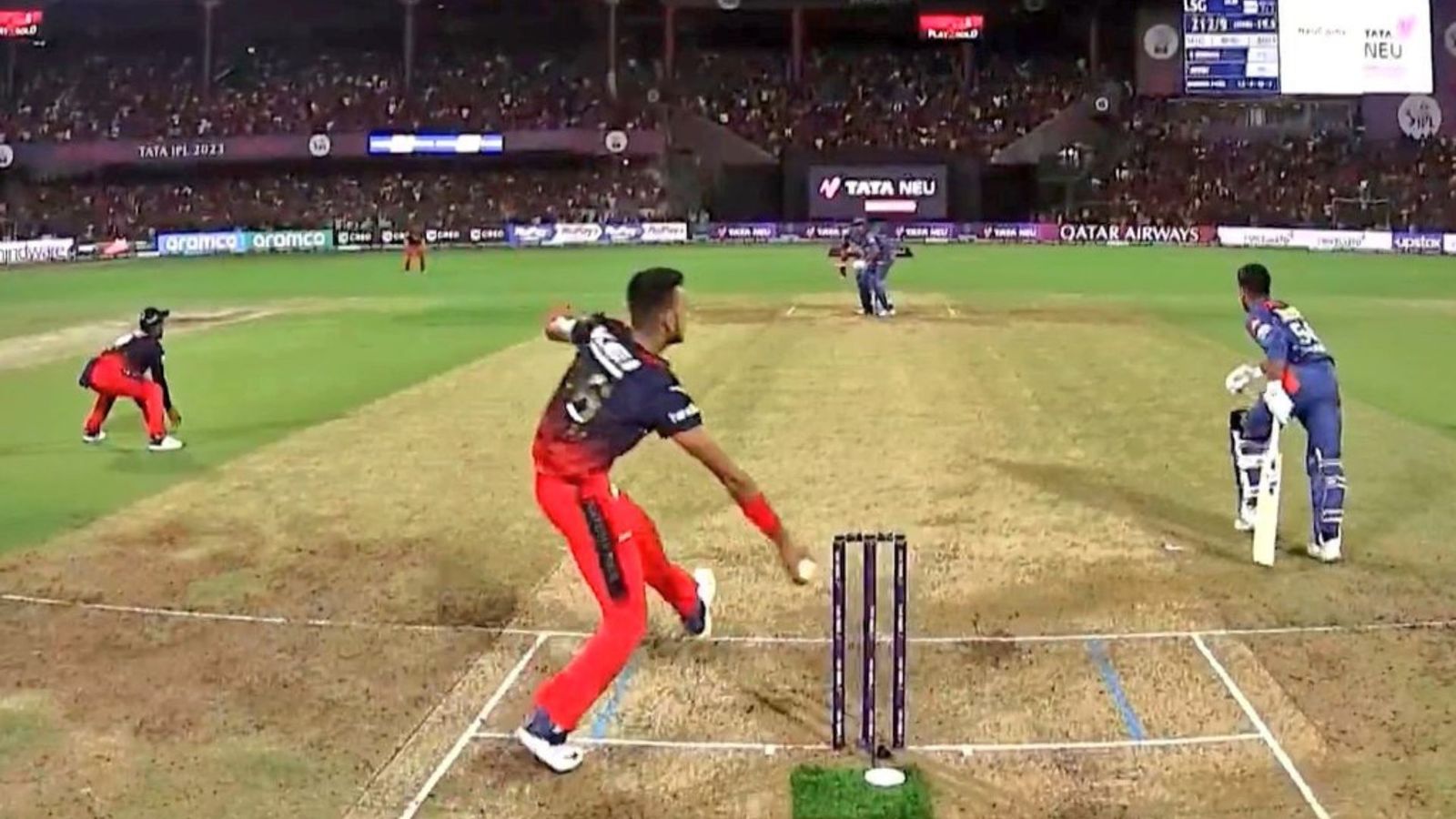 WATCH: RCB's Harshal Patel messes up in the final ball of the match to gift LSG an emphatic win; Here's why the 'mankad' attempt didn't stand WATCH: RCB's Harshal Patel messes up in the final ball of the match to gift LSG an emphatic win; Here's why the 'mankad' attempt didn't stand