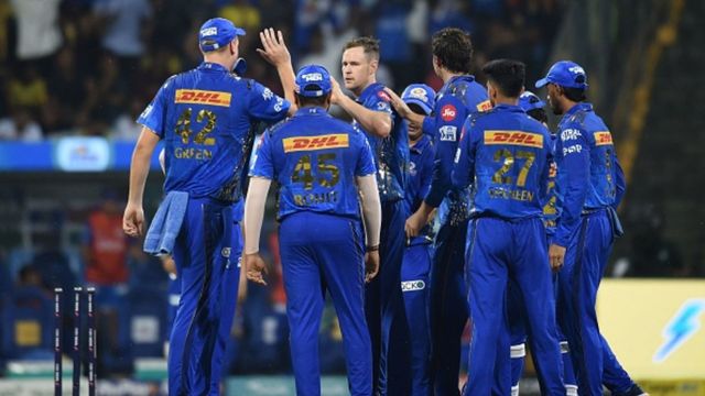 10 balls, 7 runs and 5 wickets: Mumbai Indians' pacers wreak havoc as Delhi Capitals throw away momentum in epic collapse 10 balls, 7 runs and 5 wickets: Mumbai Indians' pacers wreak havoc as Delhi Capitals throw away momentum in epic collapse