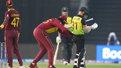 Chris Gayle blames David Warner for Delhi Capitals' middle-order failure, says 'players feel they have to come in...' SportsTak