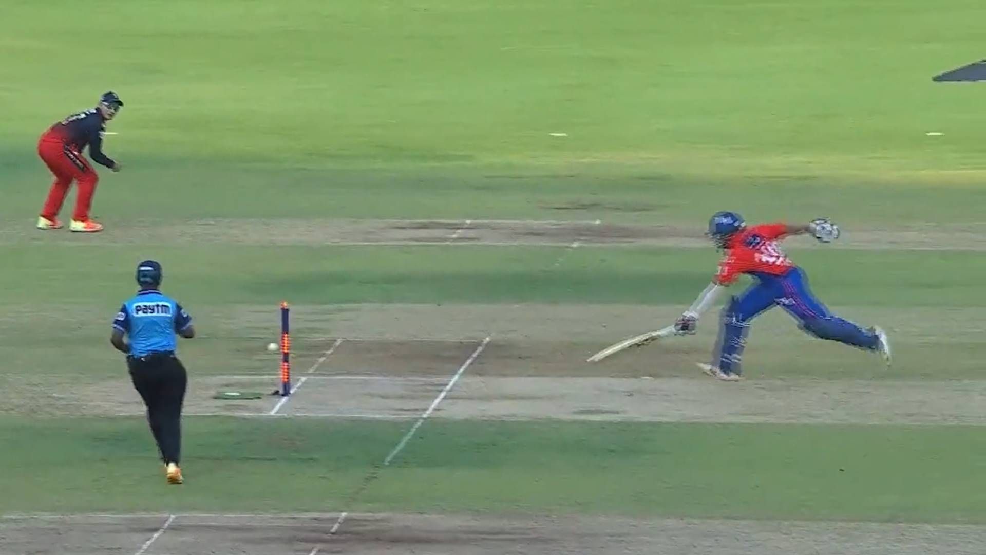Watch: Delhi Capitals skipper David Warner, commentator Simon Doull furious at Prithvi Shaw for getting run out by Anuj Rawat's direct hit Watch: Delhi Capitals skipper David Warner, commentator Simon Doull furious at Prithvi Shaw for getting run out by Anuj Rawat's direct hit