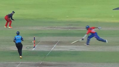 Watch: Delhi Capitals skipper David Warner, commentator Simon Doull furious at Prithvi Shaw for getting run out by Anuj Rawat's direct hit SportsTak