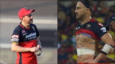 'We needed someone to hit...': Coach Mike Hesson explains why Faf du Plessis was first choice as RCB captain SportsTak