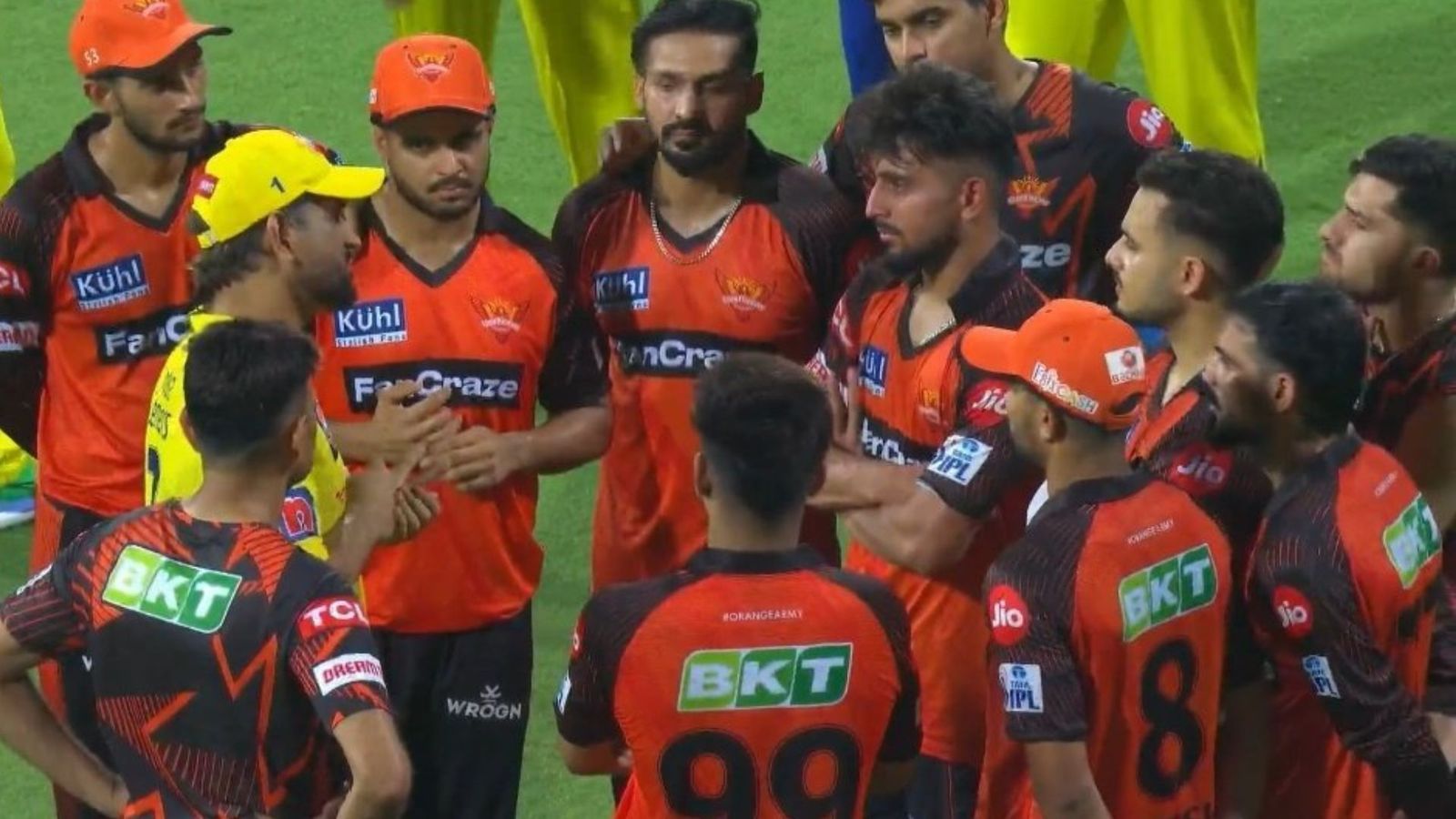 IPL 2023: After loss to SRH, MS Dhoni sits down youngsters for lecture; Photo goes viral IPL 2023: After loss to SRH, MS Dhoni sits down youngsters for lecture; Photo goes viral