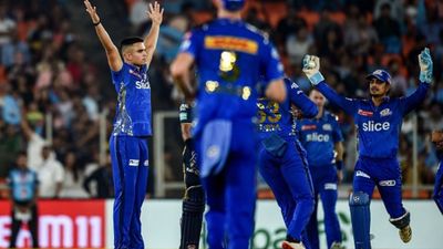 'After what happened in last game, it's never easy': Shane Bond lauds Arjun Tendulkar for showing composure against GT SportsTak